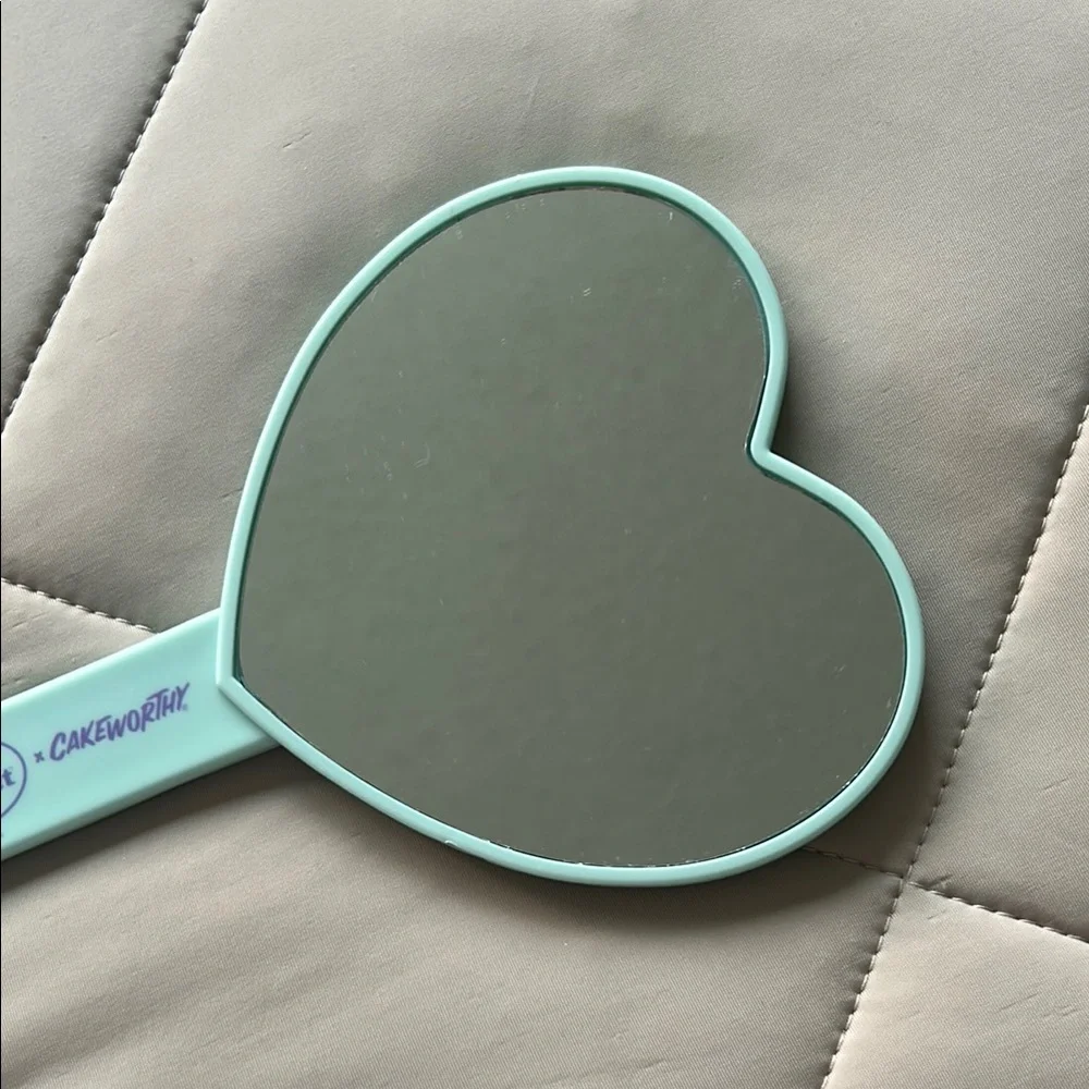 Polly Pocket x Cakeworthy Heart-Shaped Hand Mirror - Picture 4 of 5